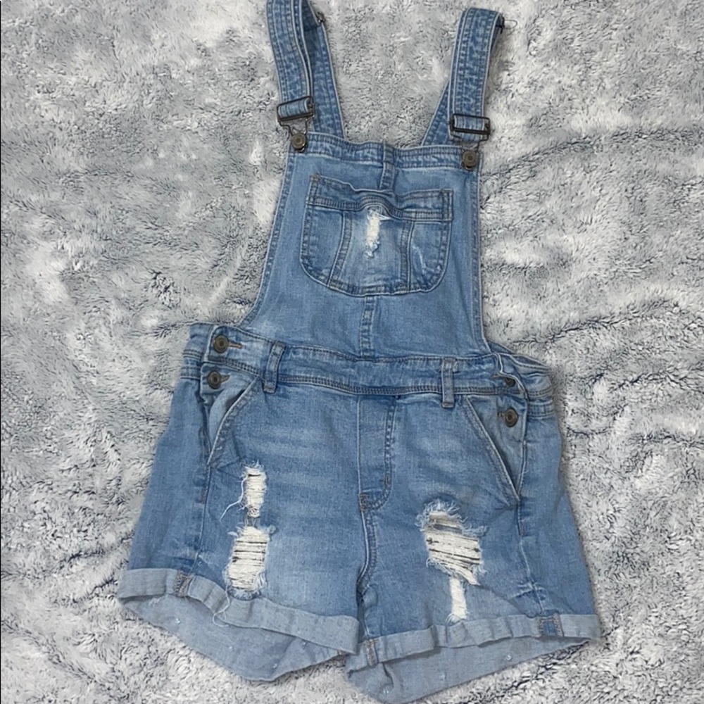 Ripped shortalls